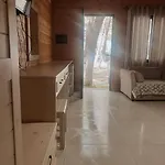 Hotel Kompleksi Algedi Zverneci