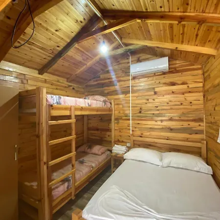 Hotel Kompleksi Algedi Zverneci