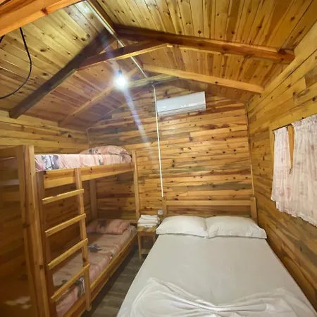 Hotel Kompleksi Algedi Zverneci