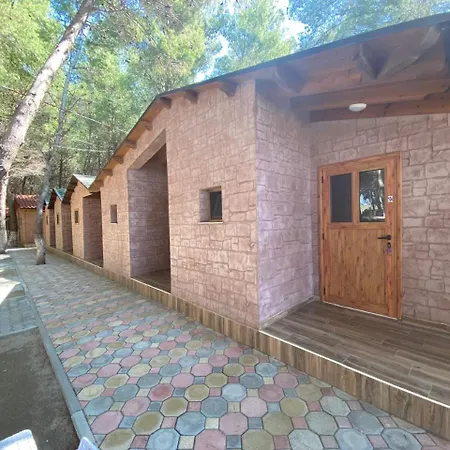 Hotel Kompleksi Algedi Zverneci