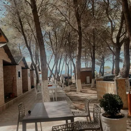 Hotel Kompleksi Algedi Zverneci