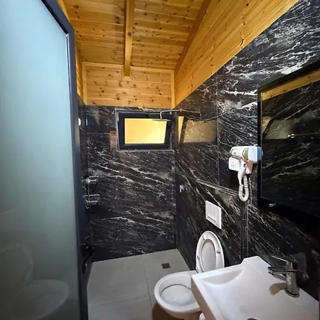 Kompleksi Algedi Hotel *