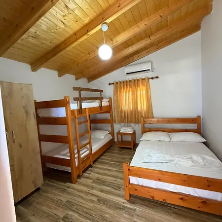 Kompleksi Algedi Hotel Zverneci